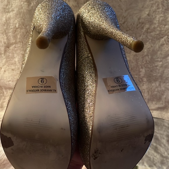Gold glitter heels! LIKE NEW! - Picture 4 of 5